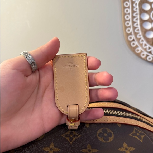 Louis Vuitton High Rise - Picture 3 of 7